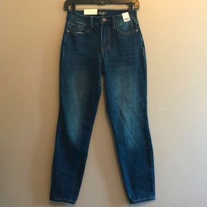 NWT Judy Blue Boyfriend Fit ThermaDenim Jeans